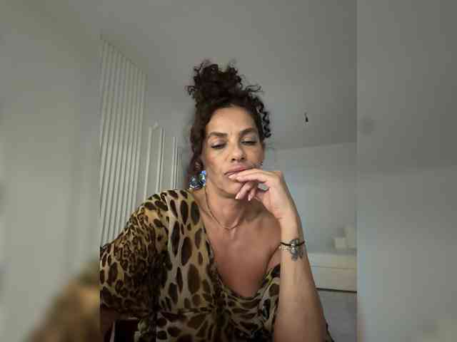 LadyVelvet22 webcam