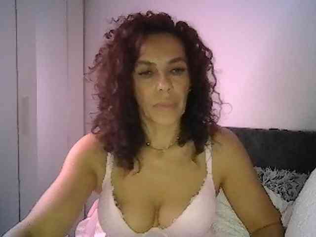 LadyVelvet22 webcam