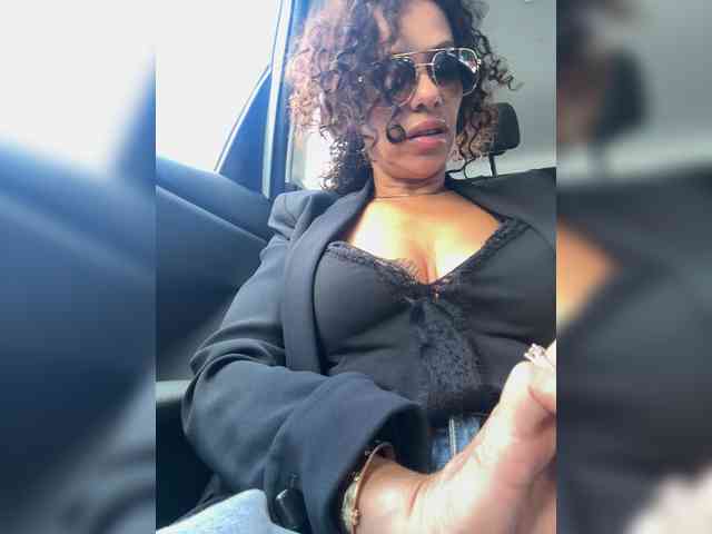 LadyVelvet22 webcam