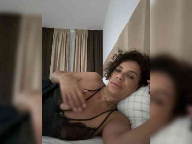 LadyVelvet22 webcam