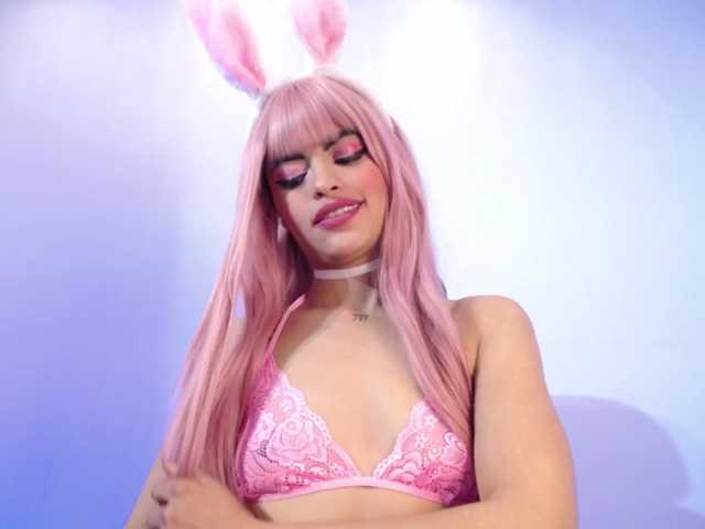 Sharlottessence live cam on BongaCams