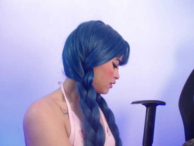 Sharlottessence live cam on BongaCams