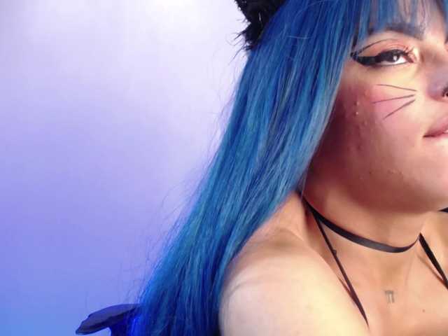 Sharlottessence live cam on BongaCams
