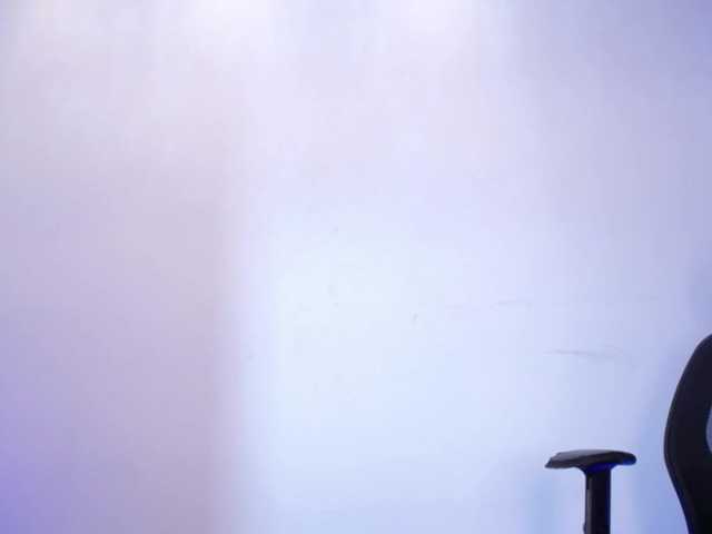 Sharlottessence live cam on BongaCams