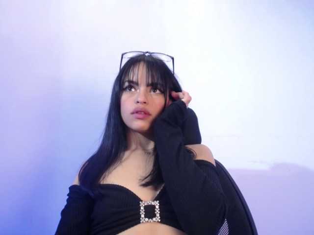 Sharlottessence live cam on BongaCams
