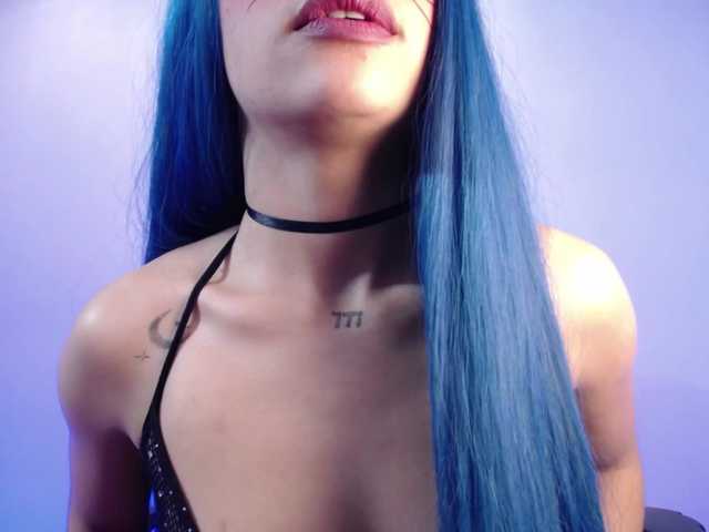 Sharlottessence live cam on BongaCams
