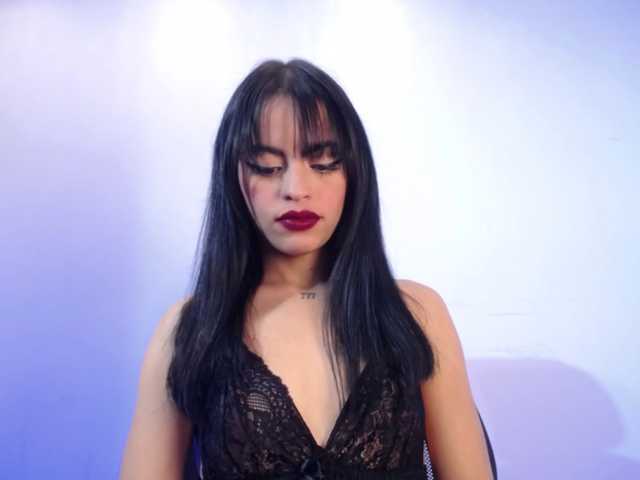 Sharlottessence live cam on BongaCams