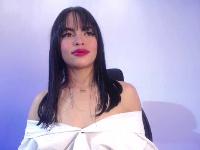Sharlottessence live cam on BongaCams