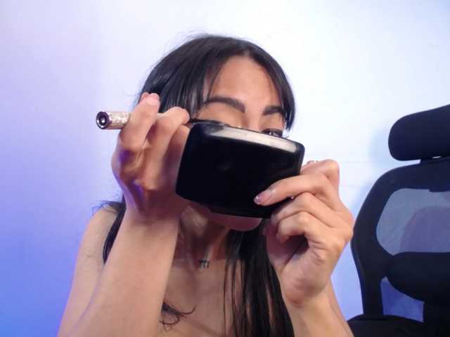 Sharlottessence live cam on BongaCams
