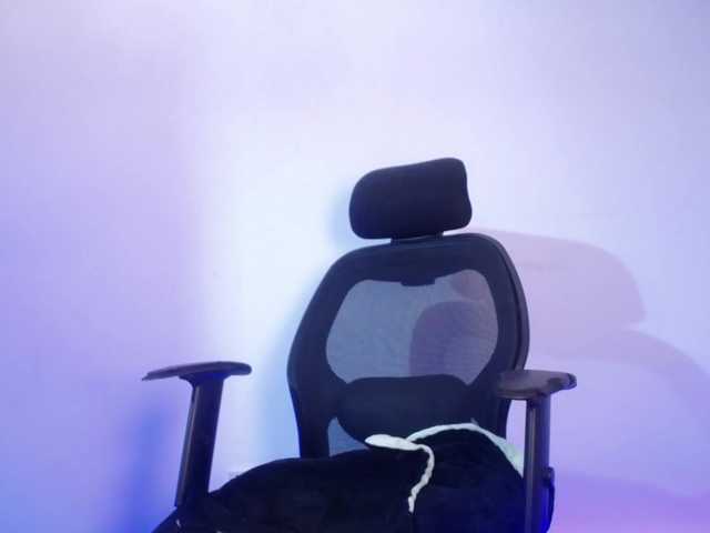 Sharlottessence live cam on BongaCams