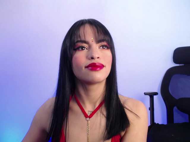 Sharlottessence live cam on BongaCams