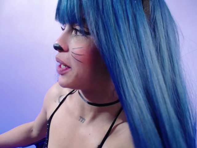 Sharlottessence live cam on BongaCams