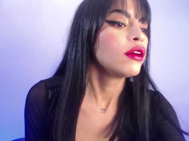 Sharlottessence live cam on BongaCams