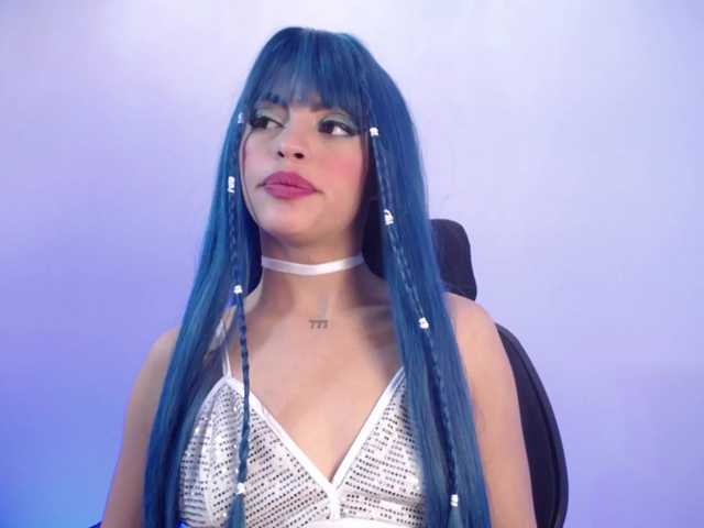 Sharlottessence live cam on BongaCams