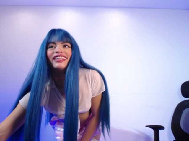 Sharlottessence live cam on BongaCams