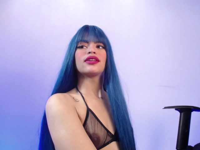 Sharlottessence live cam on BongaCams