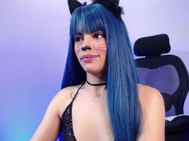 Sharlottessence live cam on BongaCams