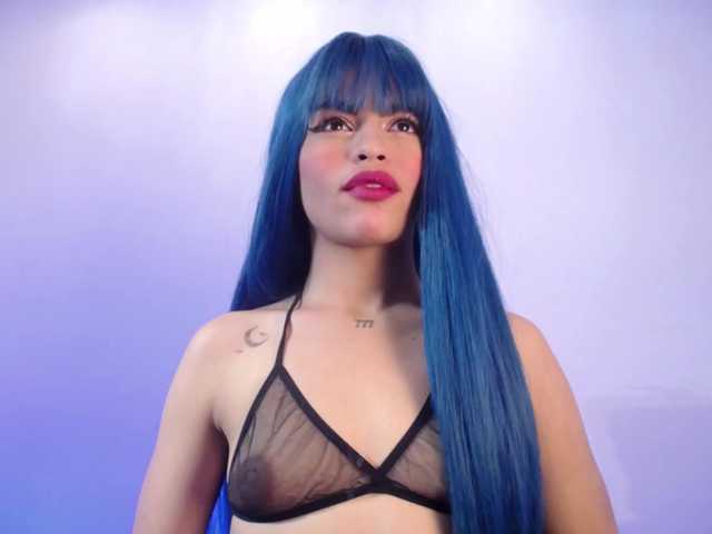 Sharlottessence live cam on BongaCams