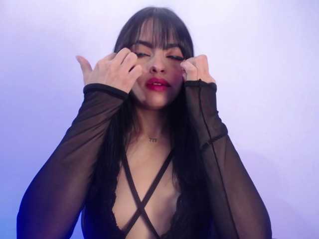 Sharlottessence live cam on BongaCams