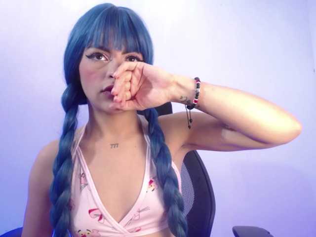 Sharlottessence live cam on BongaCams