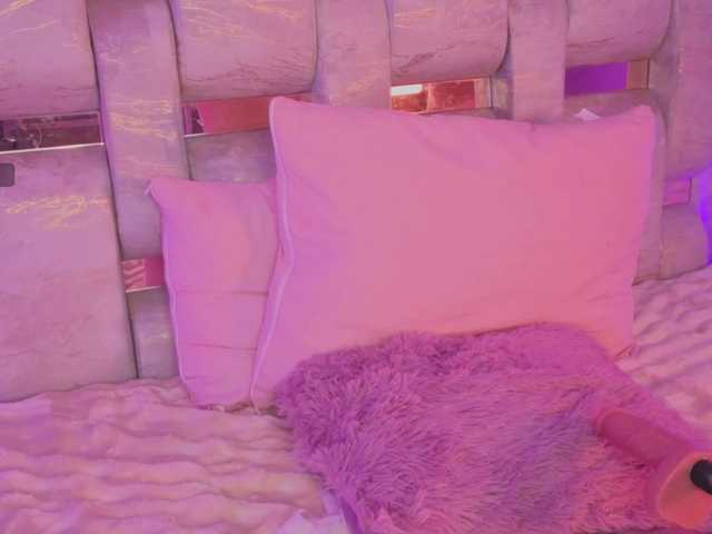 LauValvet live cam on BongaCams