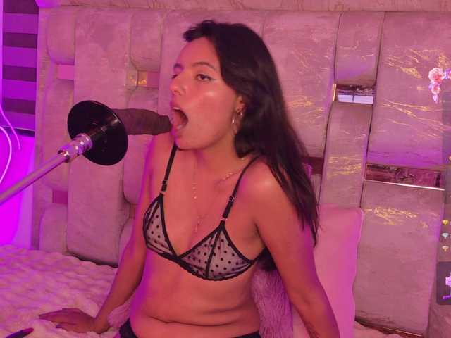 LauValvet live cam on BongaCams