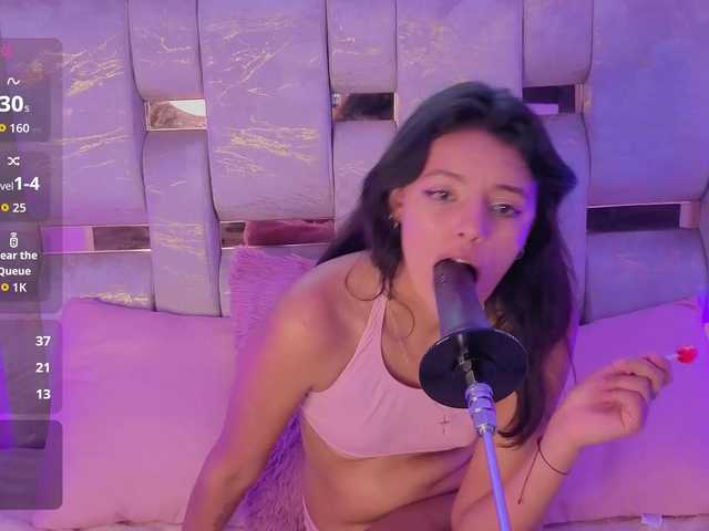 LauValvet live cam on BongaCams