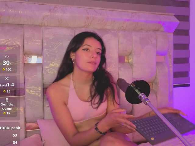 LauValvet live cam on BongaCams