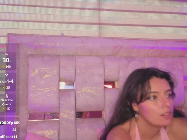LauValvet live cam on BongaCams