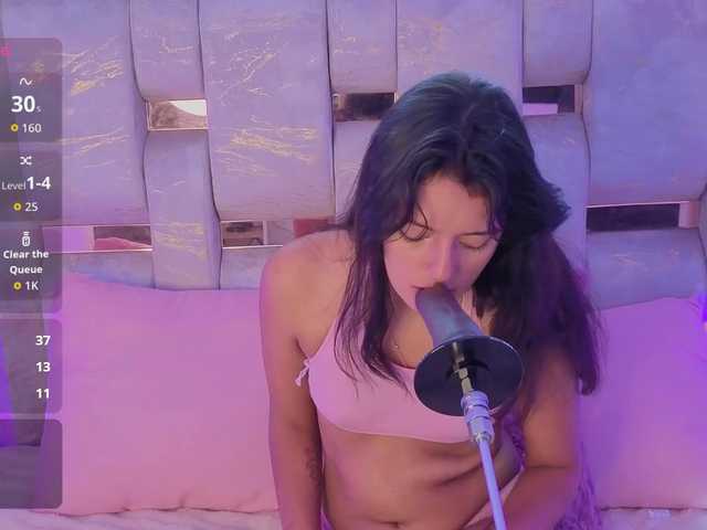 LauValvet live cam on BongaCams