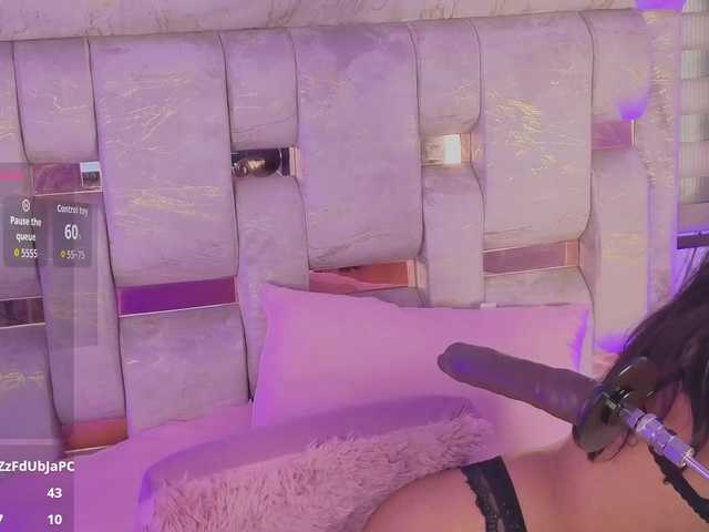 LauValvet live cam on BongaCams