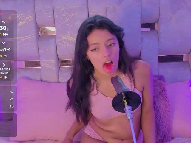 LauValvet live cam on BongaCams