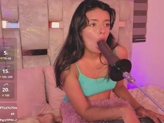 LauValvet live cam on BongaCams