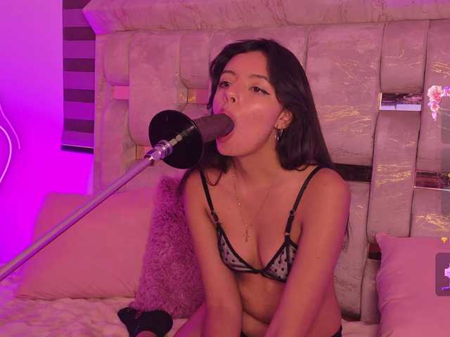 LauValvet live cam on BongaCams