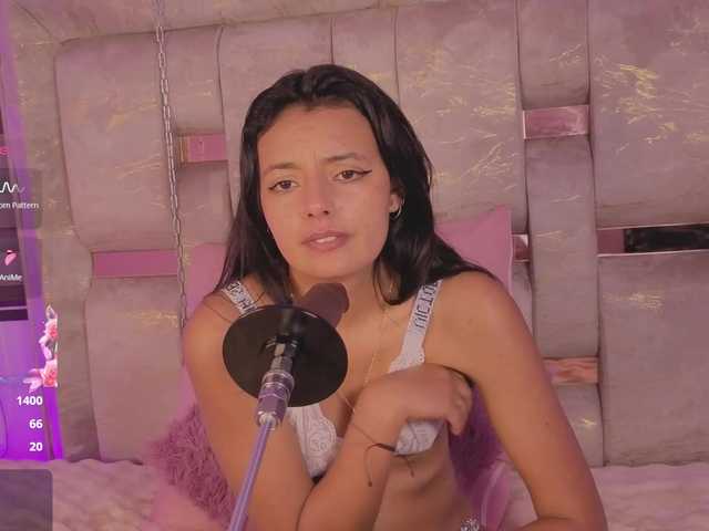 LauValvet live cam on BongaCams
