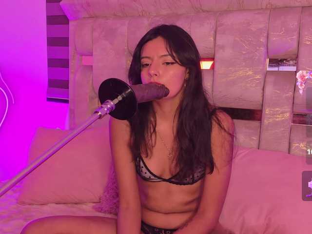 LauValvet live cam on BongaCams