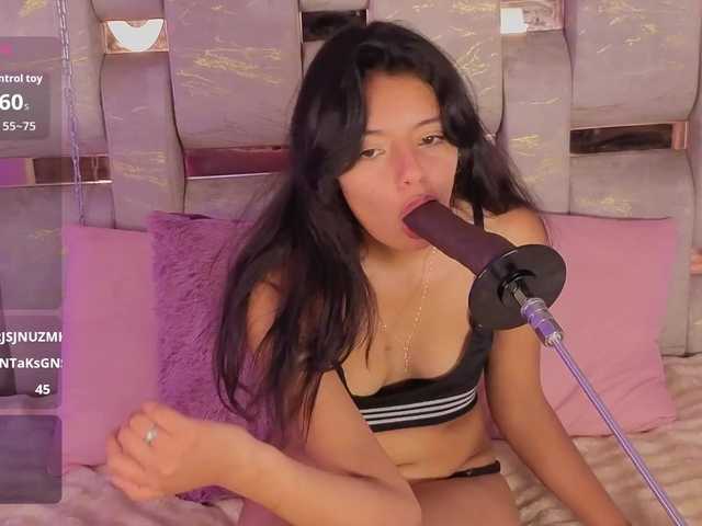 LauValvet live cam on BongaCams