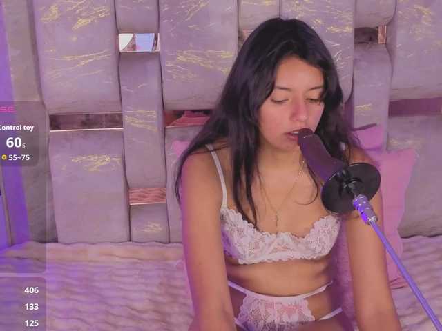 LauValvet live cam on BongaCams