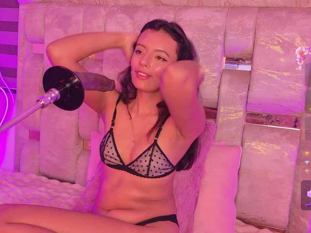 LauValvet live cam on BongaCams