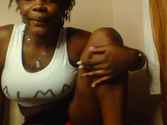 le modèle Claude254 est en webcam porno dans un show sur le site bongacams, il possède les tags suivants: Ebony,Brunette,Hairy
