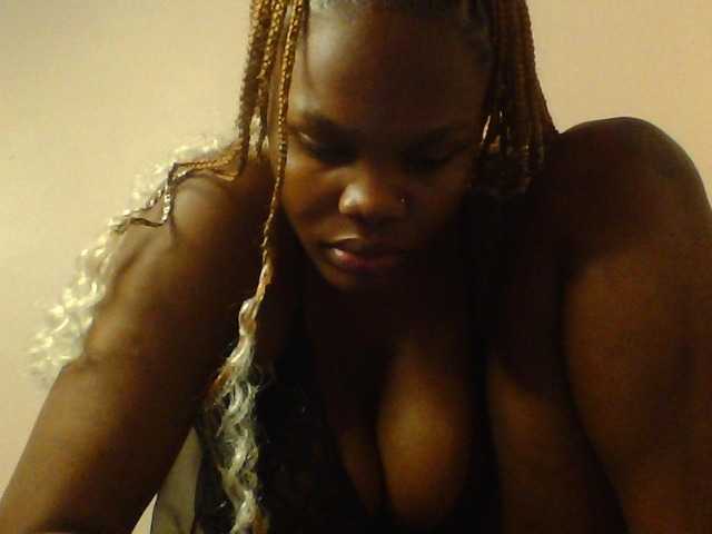 le modèle Claude254 est en webcam porno dans un show sur le site bongacams, il possède les tags suivants: Ebony,Redhead,Hairy