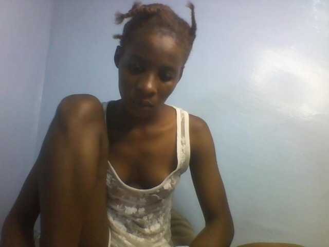 Karembo webcam bongacams model stream image