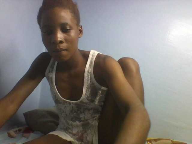 le modèle Karembo est en webcam porno dans un show sur le site bongacams, il possède les tags suivants: Ebony,Redhead,Hairy