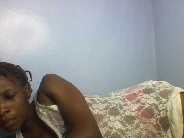 Karembo webcam bongacams model stream image