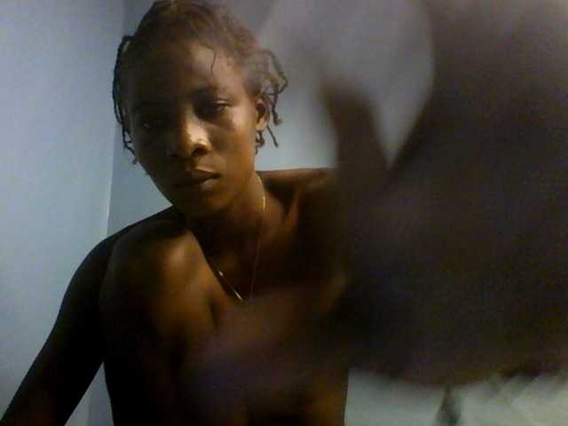 Karembo, live now on BongaCams