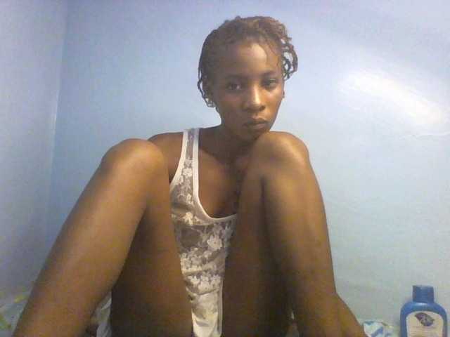 Karembo, live now on BongaCams