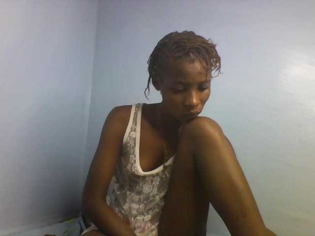 Karembo webcam bongacams model stream image