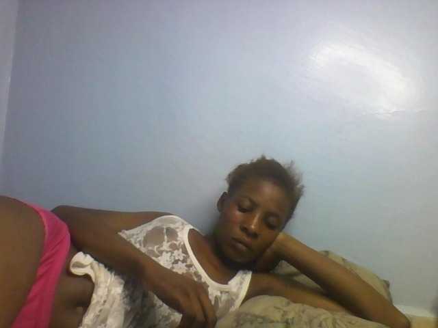 Karembo webcam bongacams model stream image