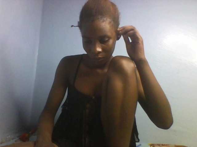 Karembo webcam bongacams model stream image