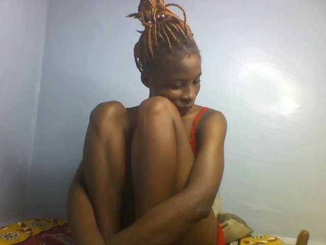 Karembo webcam bongacams model stream image